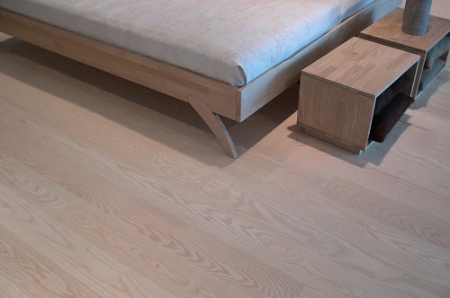 Jasanová masivní podlaha