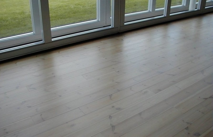 Modřínové masivní podlahy