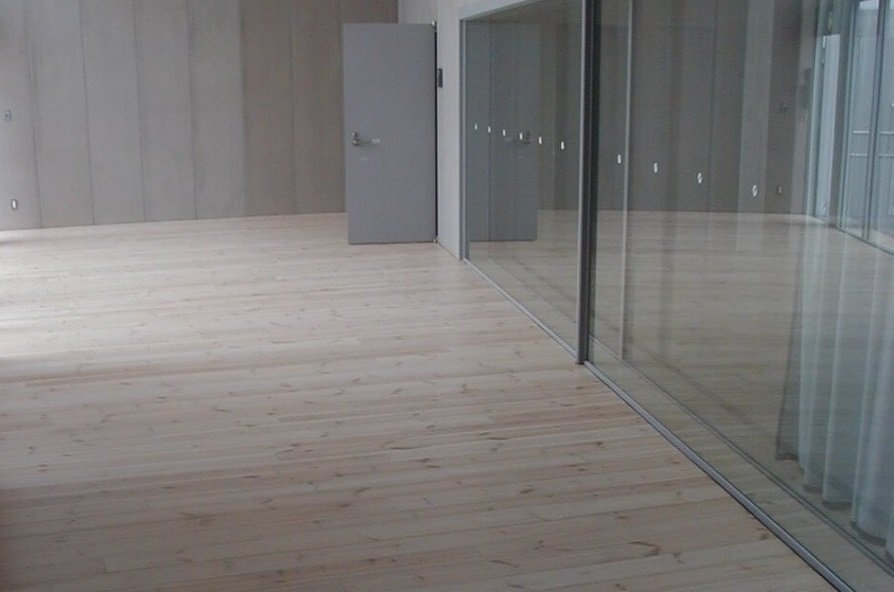 Modřínové masivní podlahy